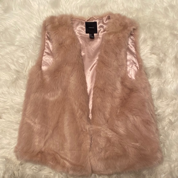 Faux fur vest. - Picture 1 of 2
